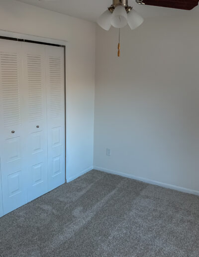 Room Features White Walls & Grey, Textured Carpet